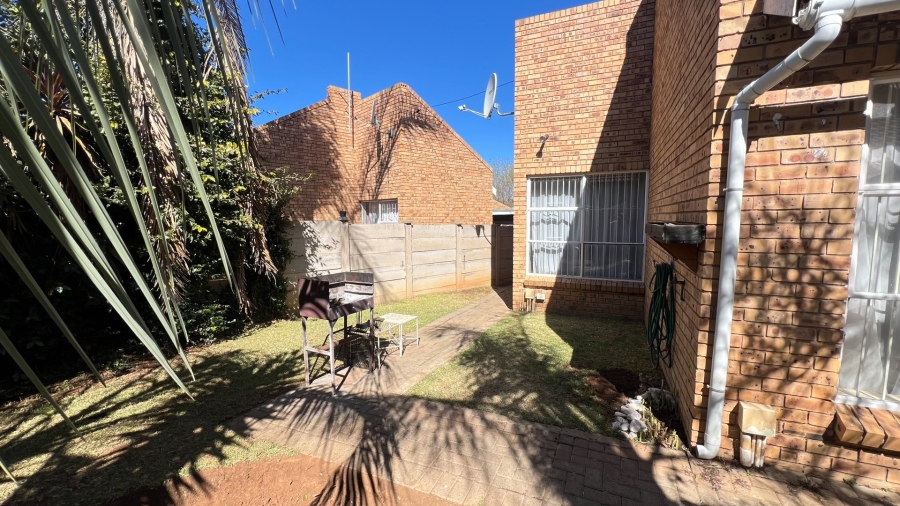 2 Bedroom Property for Sale in Langenhovenpark Free State